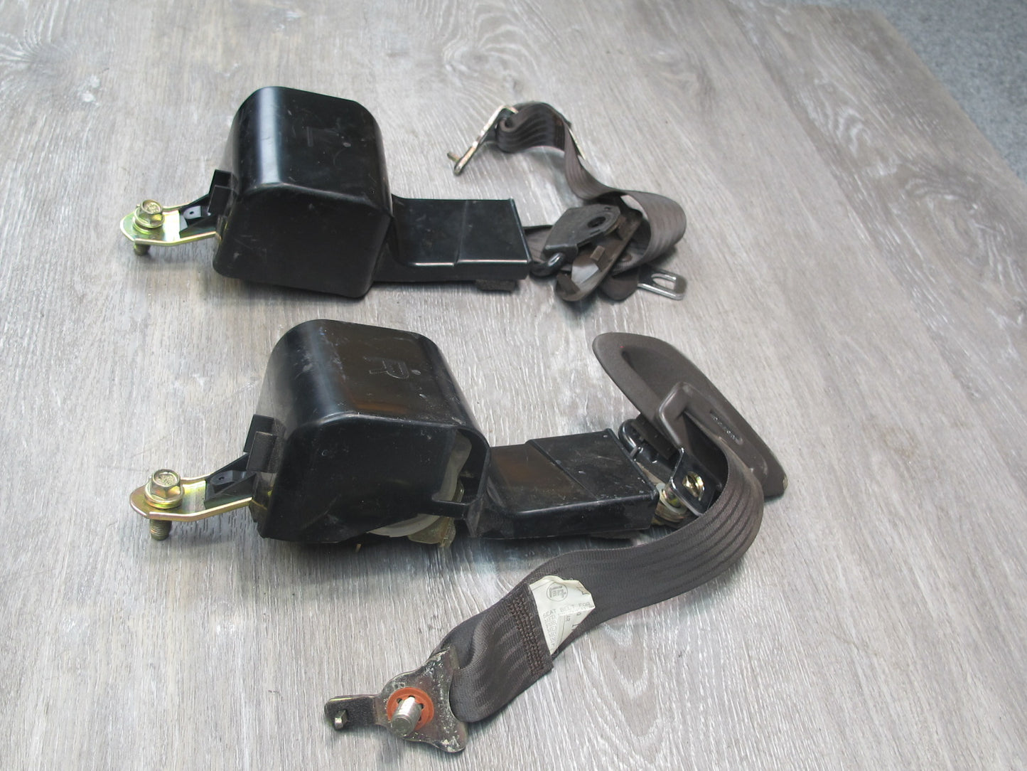 90-94 LEXUS LS400 REAR RIGHT & LEFT SIDE SEATBELT RETRACTOR SET OEM