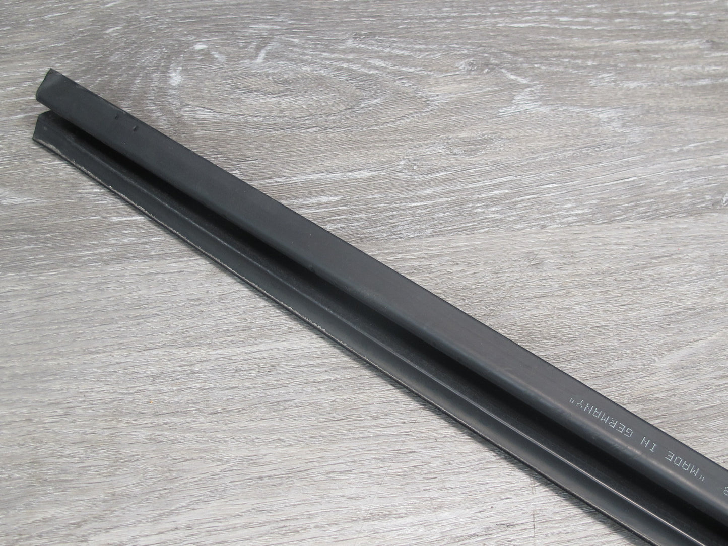 1999-2005 Porsche 911 996 Convertible Right Door Weatherstrip Seal Set of 2