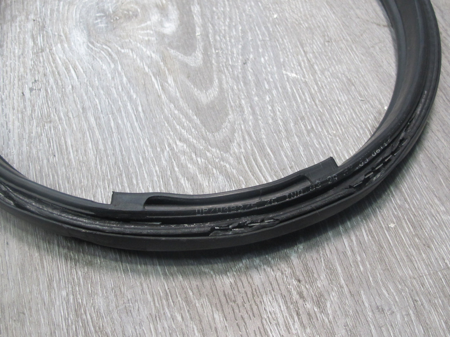 1999-2005 Porsche 911 996 Convertible Rear TOP Roof Weatherstrip Rubber Seal