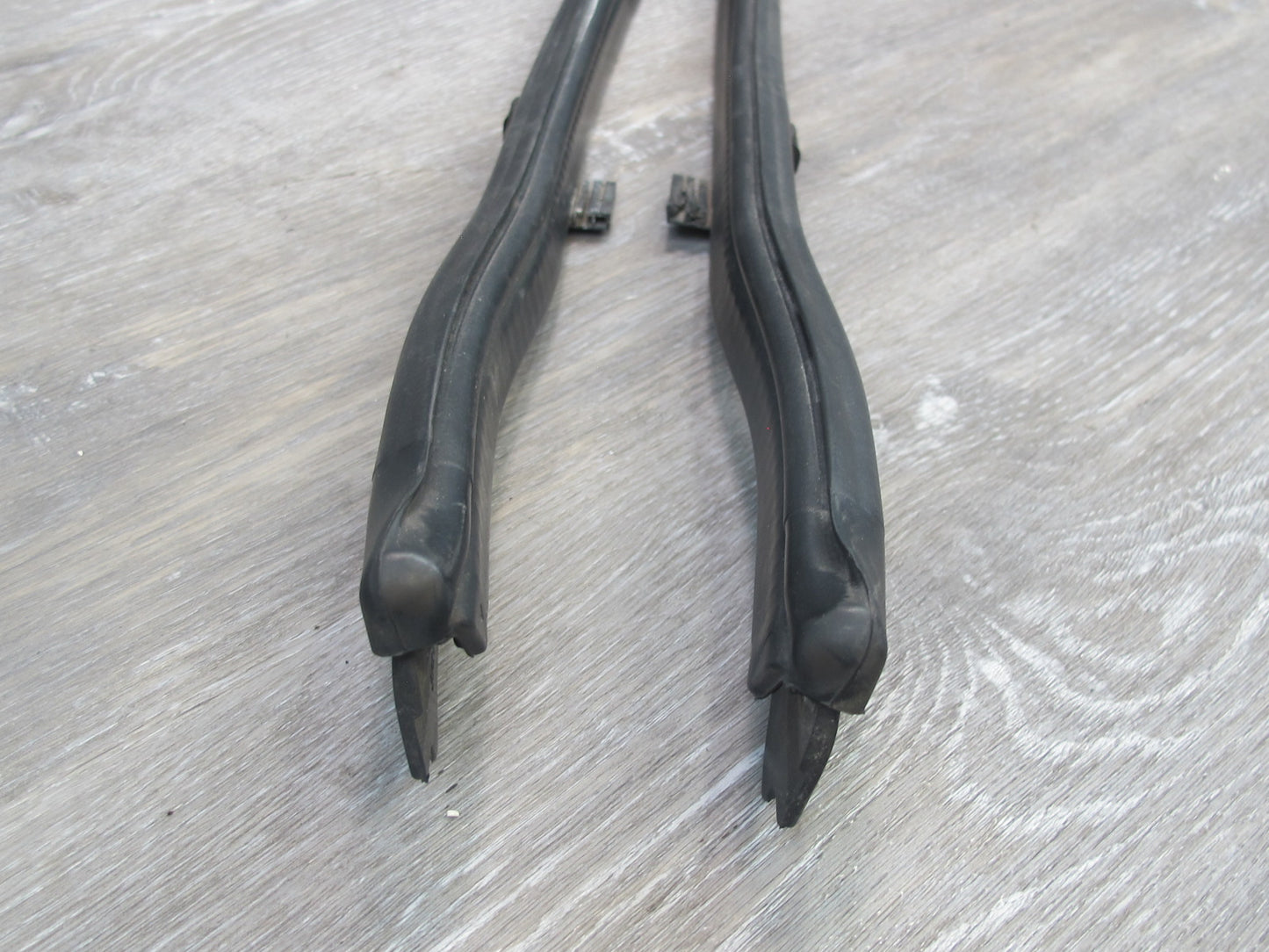 1999-2005 Porsche 911 996 Convertible Rear TOP Roof Weatherstrip Rubber Seal