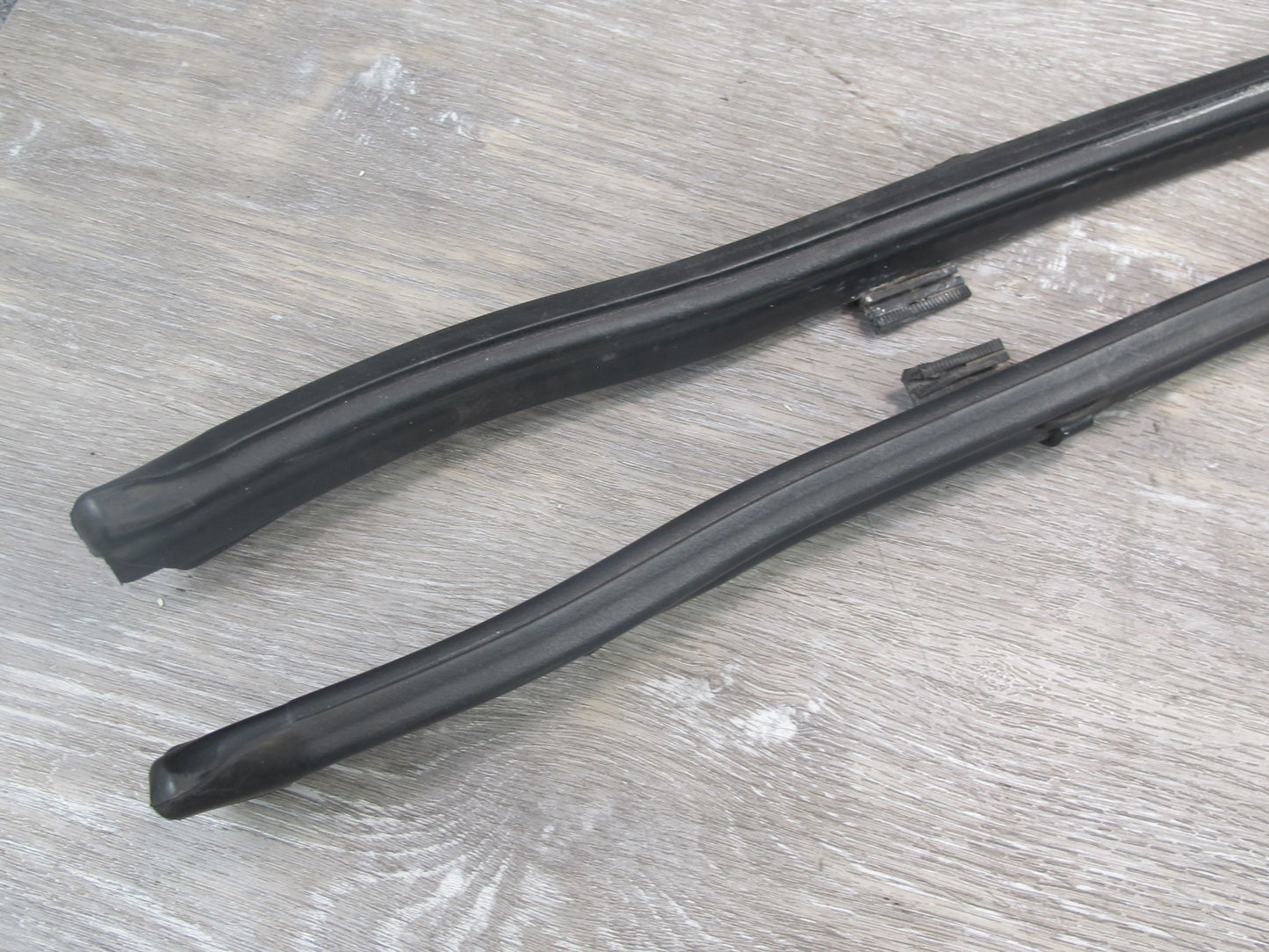 1999-2005 Porsche 911 996 Convertible Rear TOP Roof Weatherstrip Rubber Seal