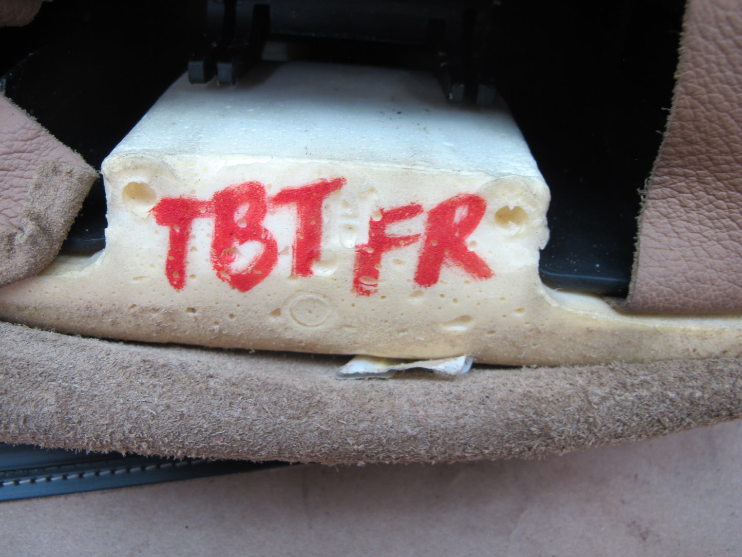 01-06 BMW E46 Convertible Front Right Sport Seat Leather Headrest OEM