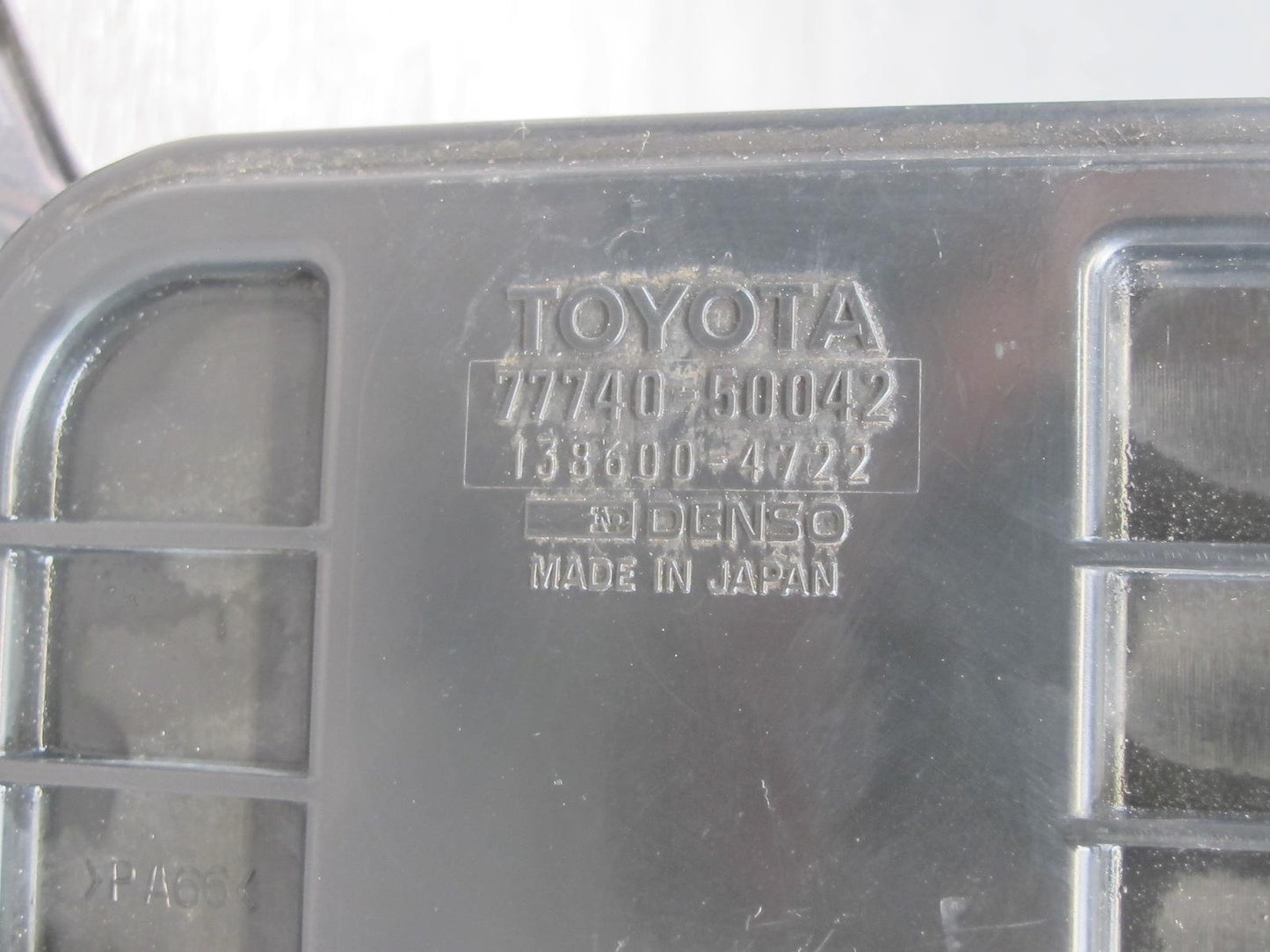 96-98 Lexus LS400 UCF20L Fuel Vapor Charcoal Canister 77740-50042 OEM