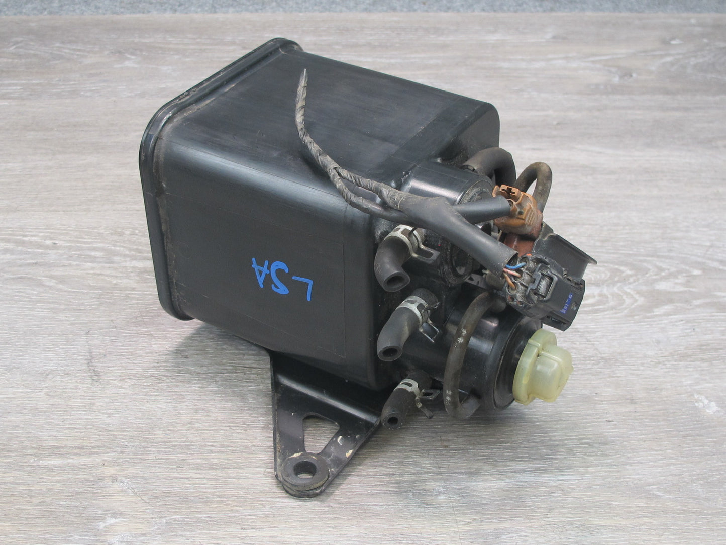 96-98 Lexus LS400 UCF20L Fuel Vapor Charcoal Canister 77740-50042 OEM