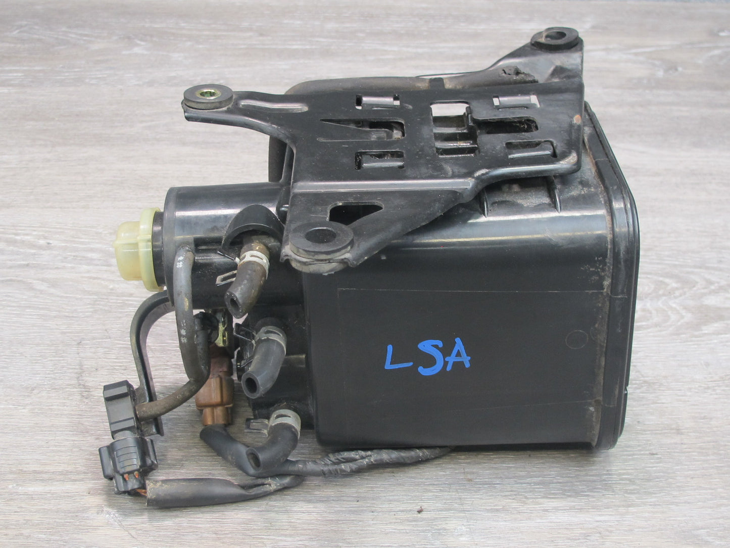 96-98 Lexus LS400 UCF20L Fuel Vapor Charcoal Canister 77740-50042 OEM
