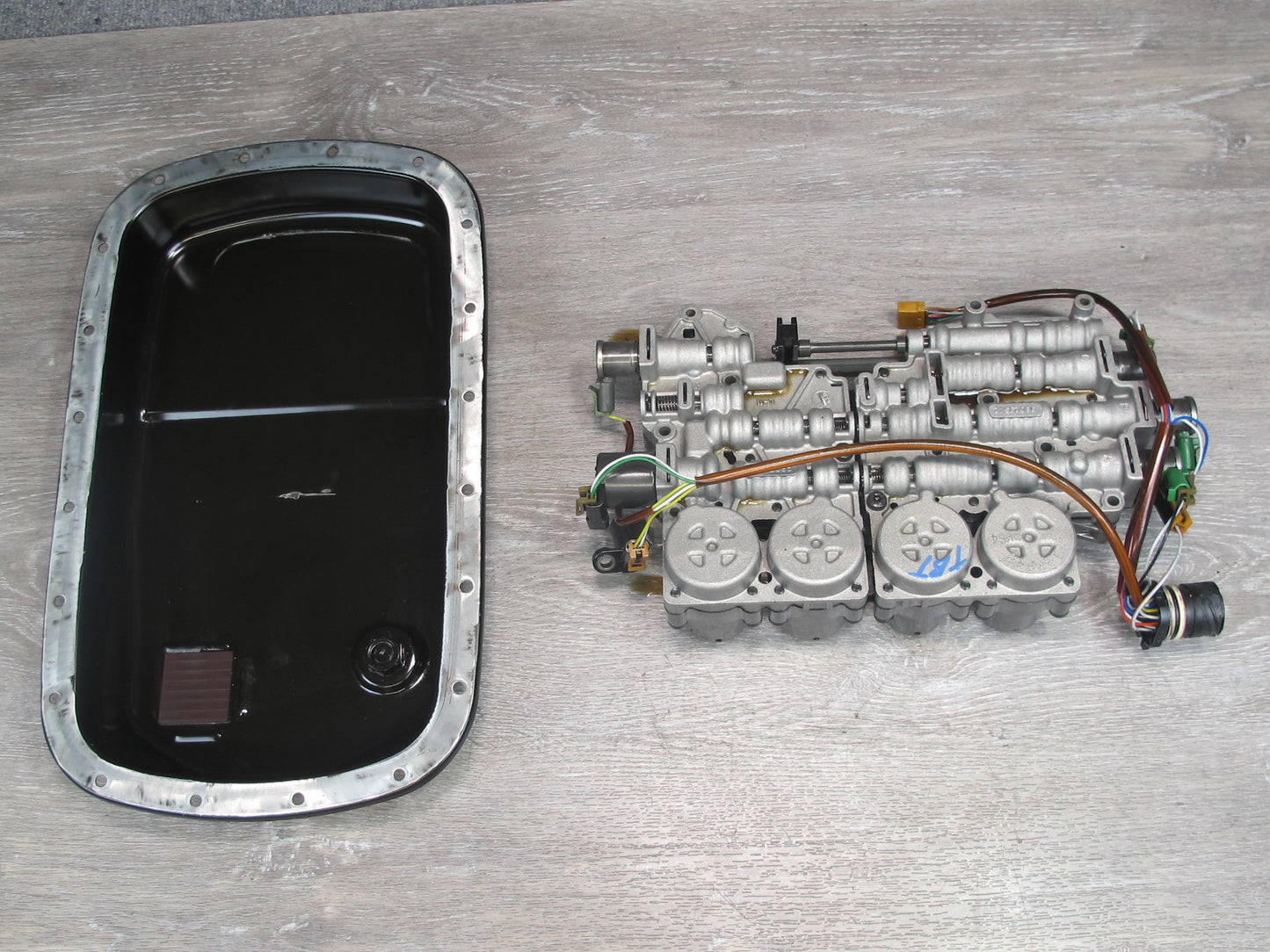 03-06 BMW E46 M54 A5S 390R A/T Transmission Valve Body Mechatronic Oil Pan OEM