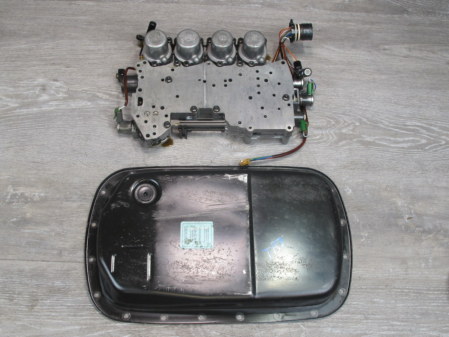 03-06 BMW E46 M54 A5S 390R A/T Transmission Valve Body Mechatronic Oil Pan OEM