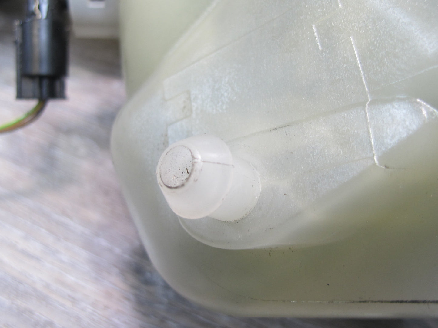03-12 Mercedes R230 Sl-class Engine Coolant Expansion Overflow Reservoir OEM