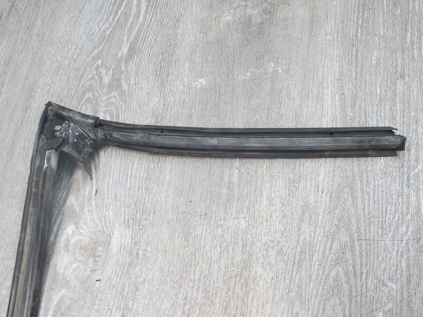 1999-2005 Porsche 911 996 Windshield Weatherstrip Frame Rubber Seal Gasket