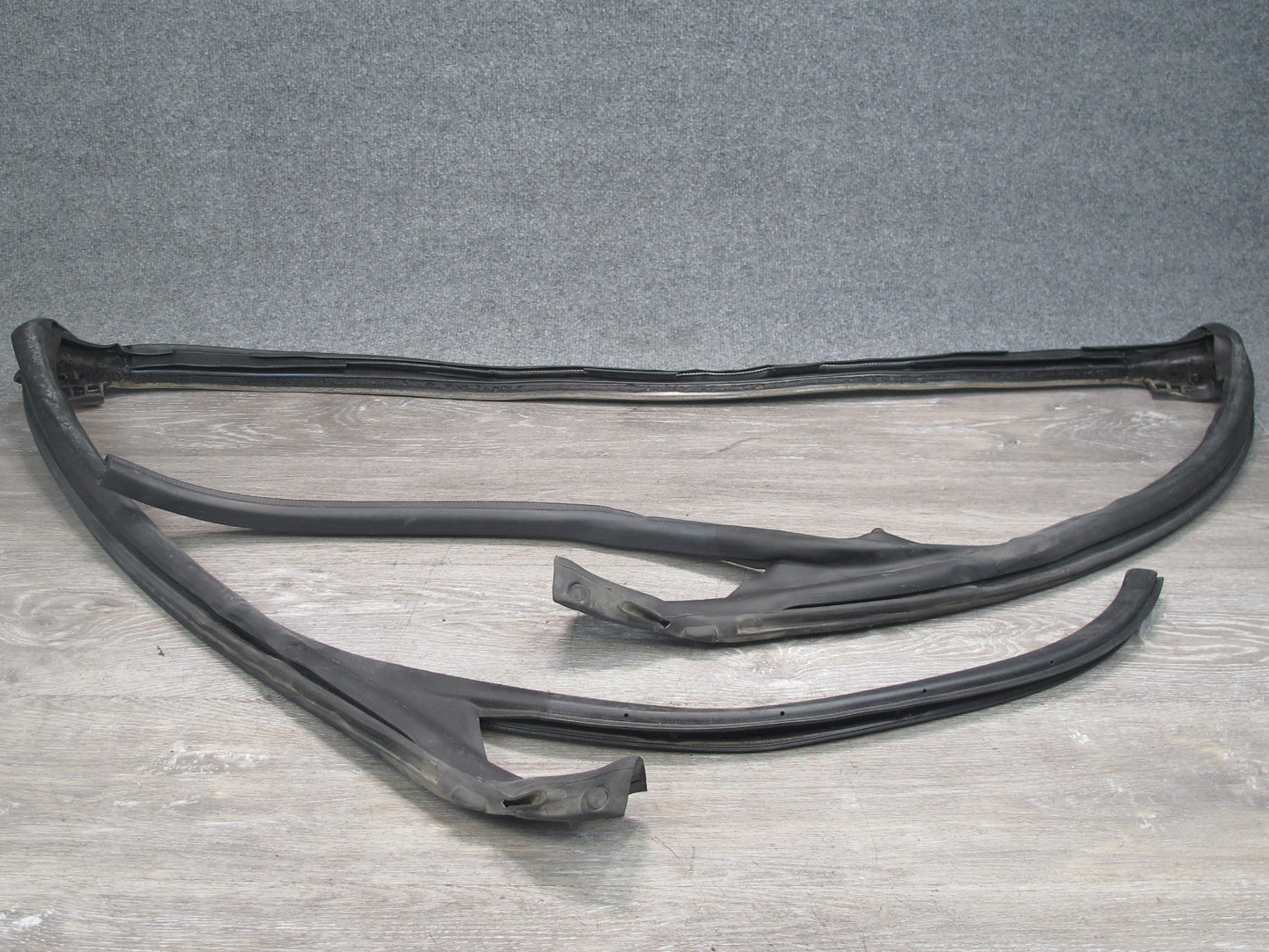 10-15 Lexus IS350 Convertible Windshield Weatherstrip Rubber Seal Gasket Frame