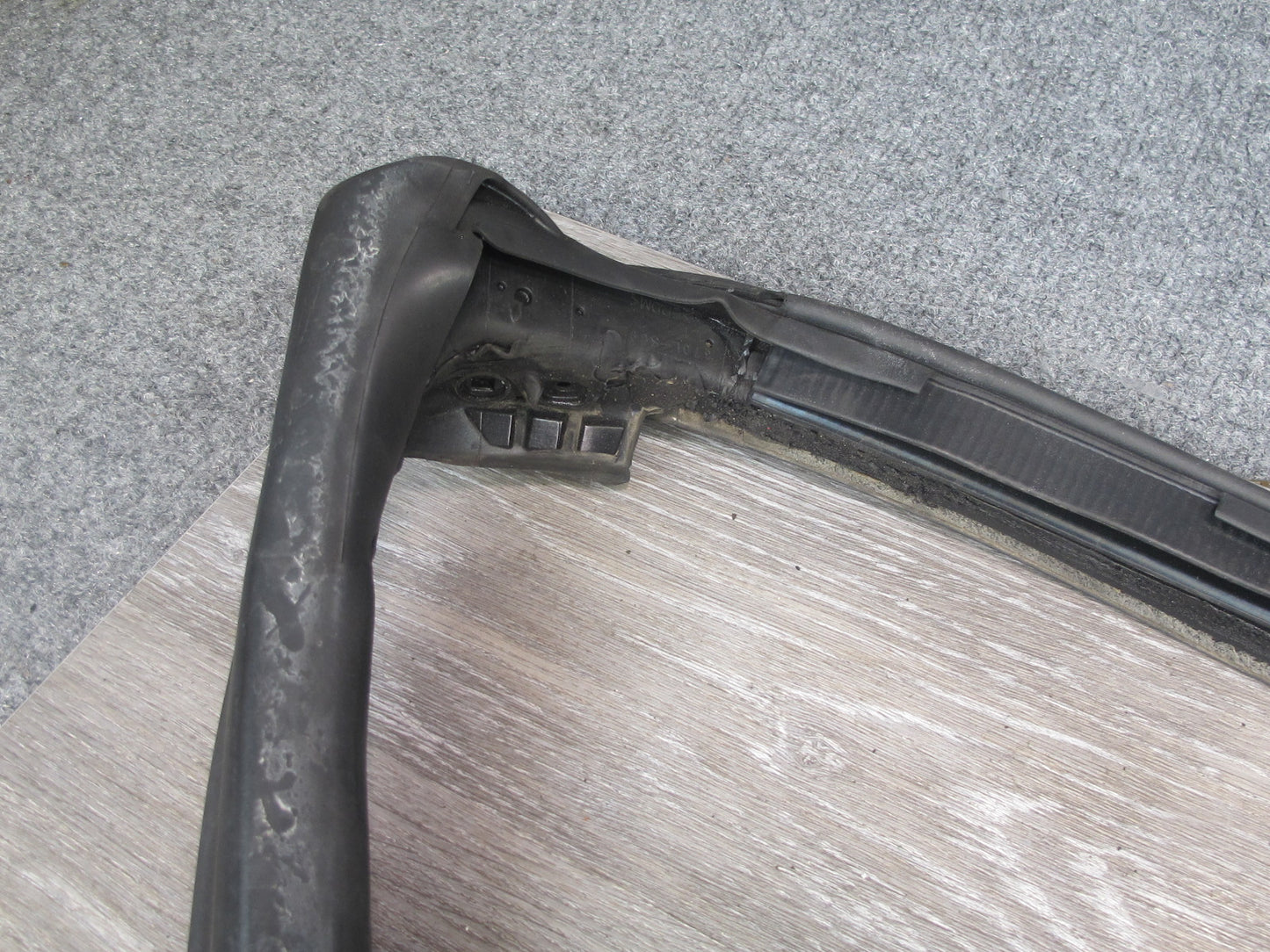 10-15 Lexus IS350 Convertible Windshield Weatherstrip Rubber Seal Gasket Frame