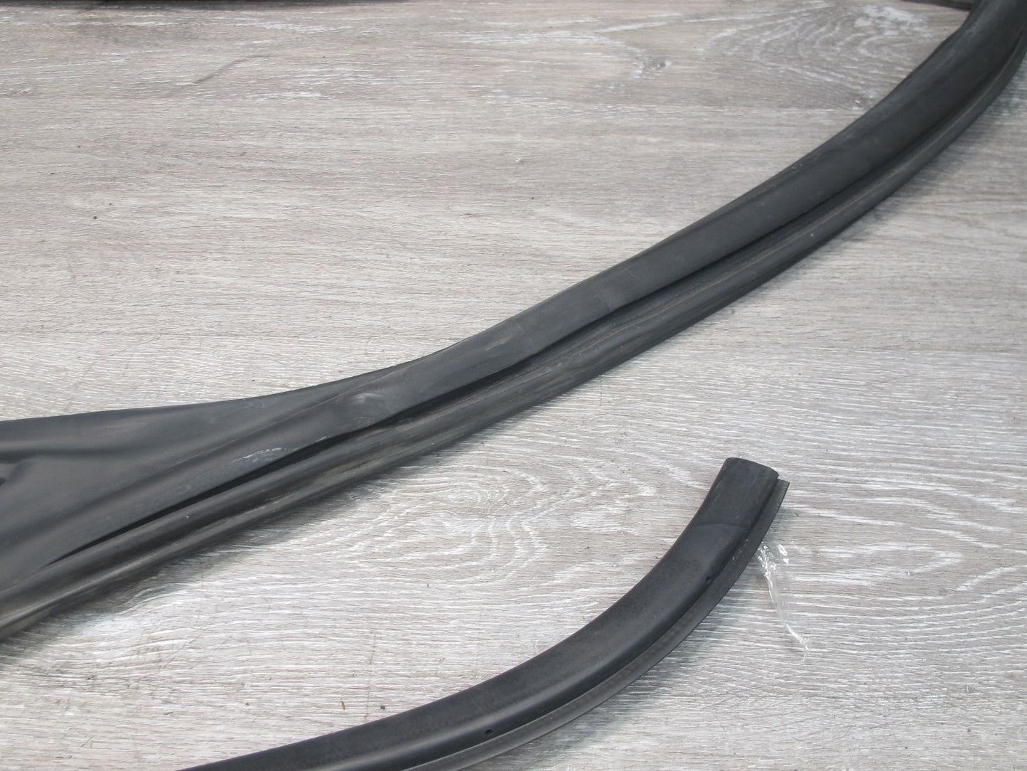10-15 Lexus IS350 Convertible Windshield Weatherstrip Rubber Seal Gasket Frame