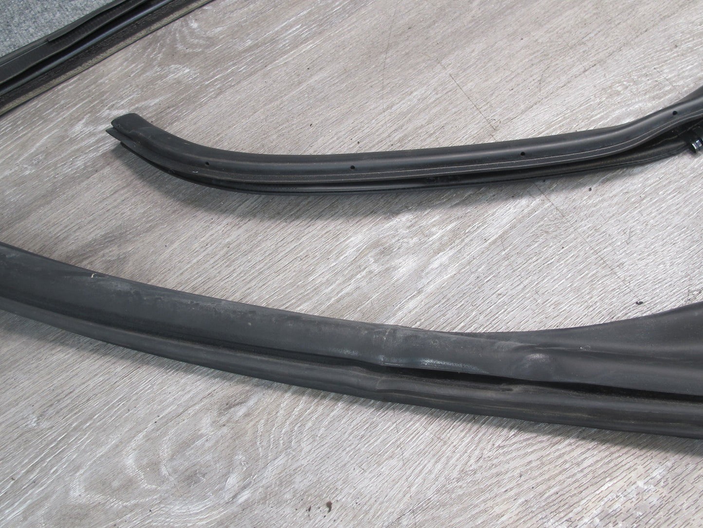 10-15 Lexus IS350 Convertible Windshield Weatherstrip Rubber Seal Gasket Frame
