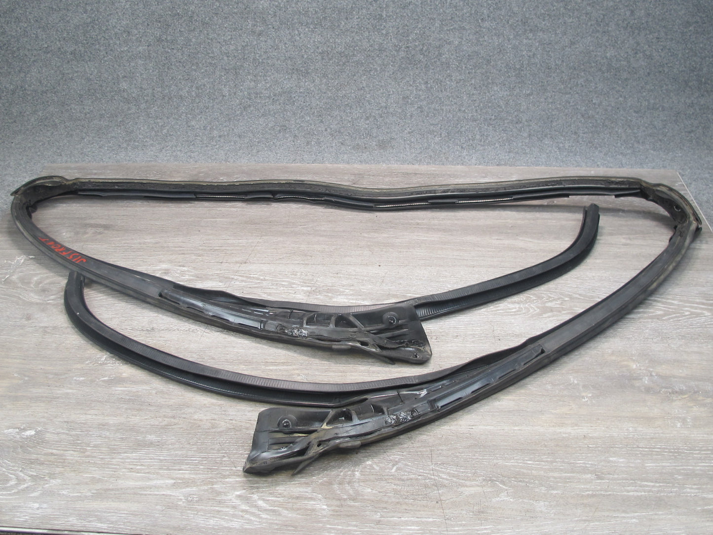 10-15 Lexus IS350 Convertible Windshield Weatherstrip Rubber Seal Gasket Frame