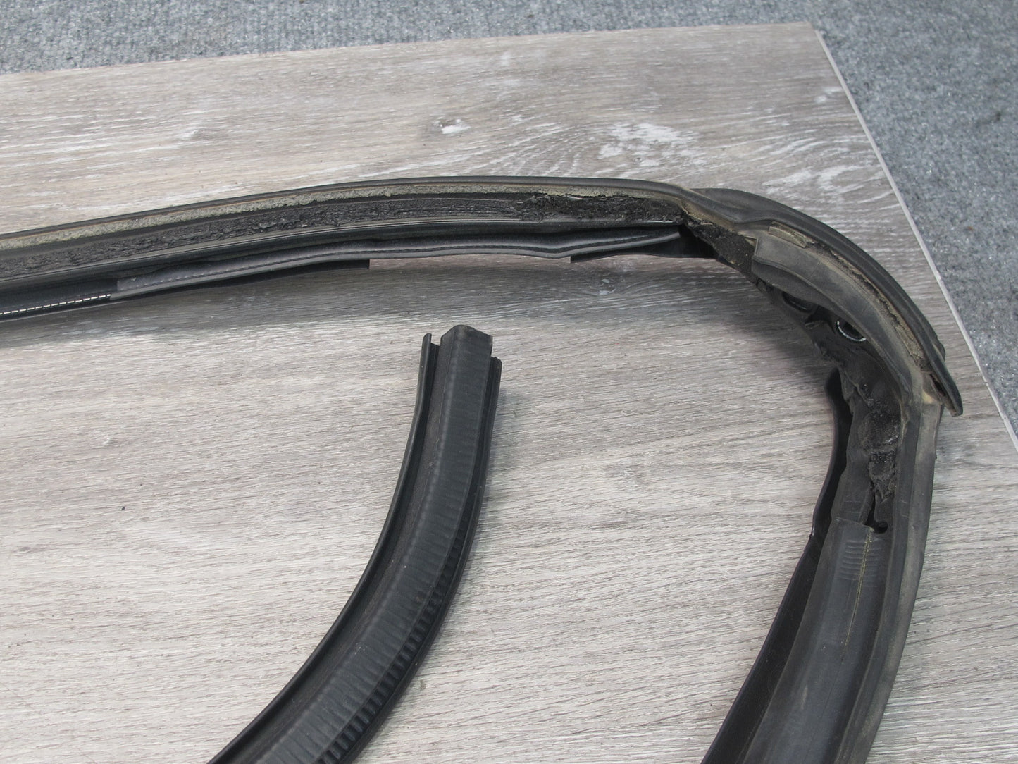 10-15 Lexus IS350 Convertible Windshield Weatherstrip Rubber Seal Gasket Frame