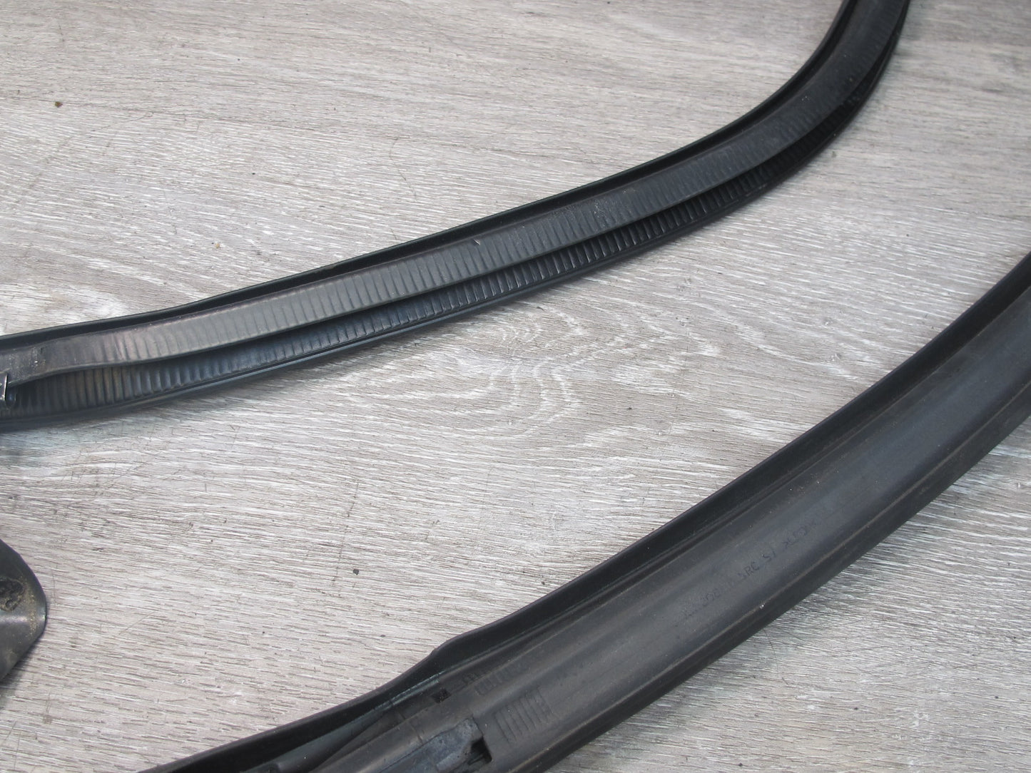 10-15 Lexus IS350 Convertible Windshield Weatherstrip Rubber Seal Gasket Frame