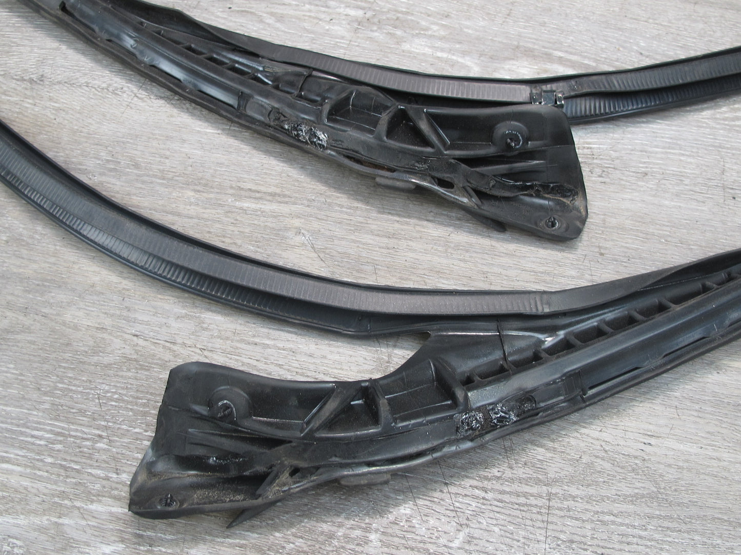 10-15 Lexus IS350 Convertible Windshield Weatherstrip Rubber Seal Gasket Frame