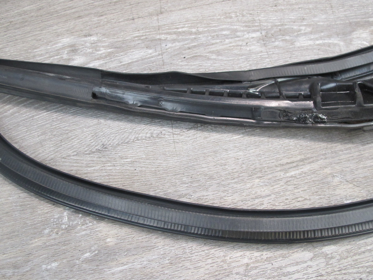 10-15 Lexus IS350 Convertible Windshield Weatherstrip Rubber Seal Gasket Frame