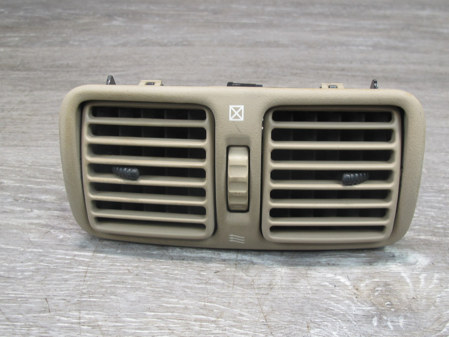 95-97 Lexus UCF20L LS400 Rear Center Console Air Vent 58860-50020 OEM