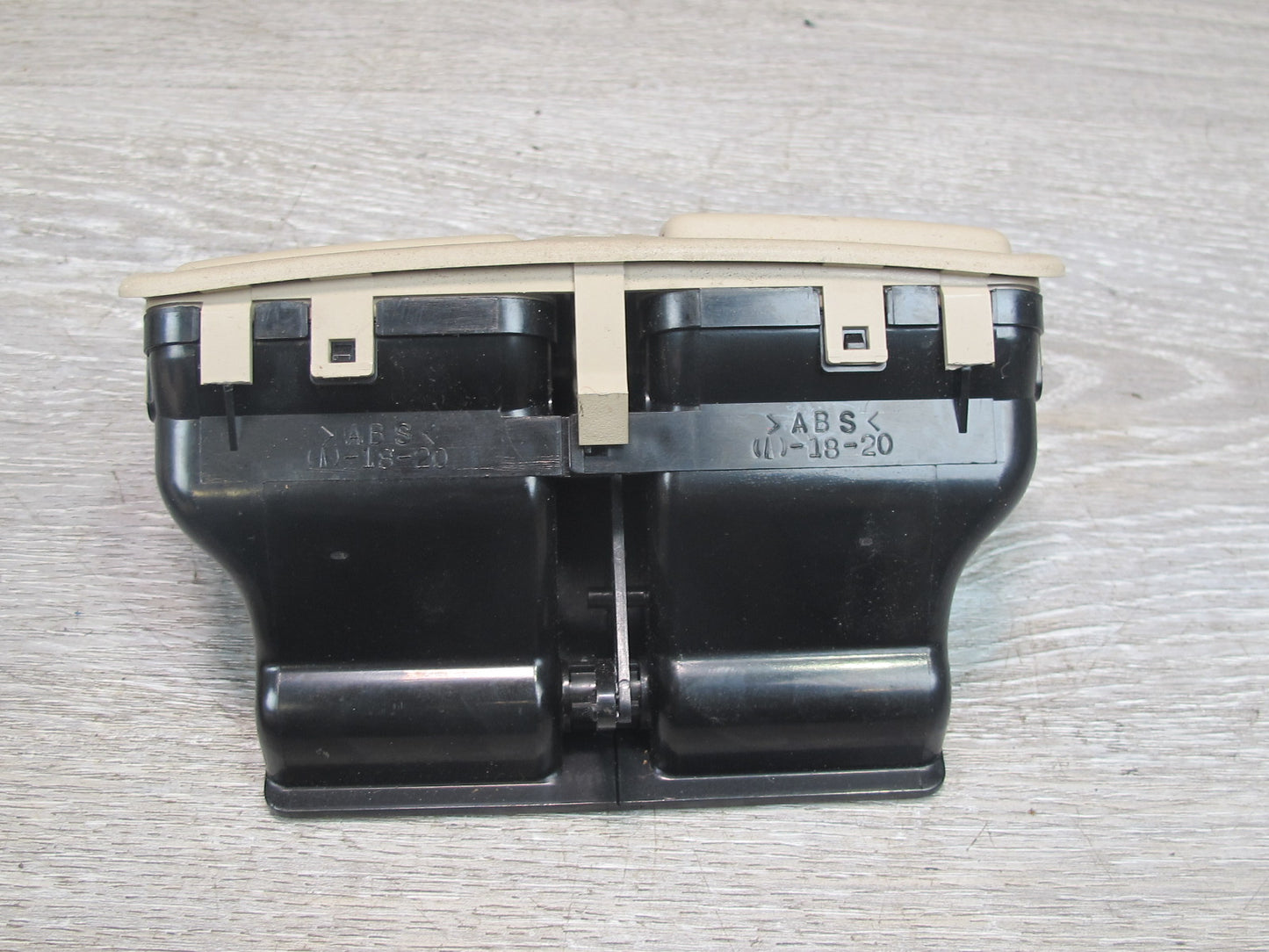 95-97 Lexus UCF20L LS400 Rear Center Console Air Vent 58860-50020 OEM