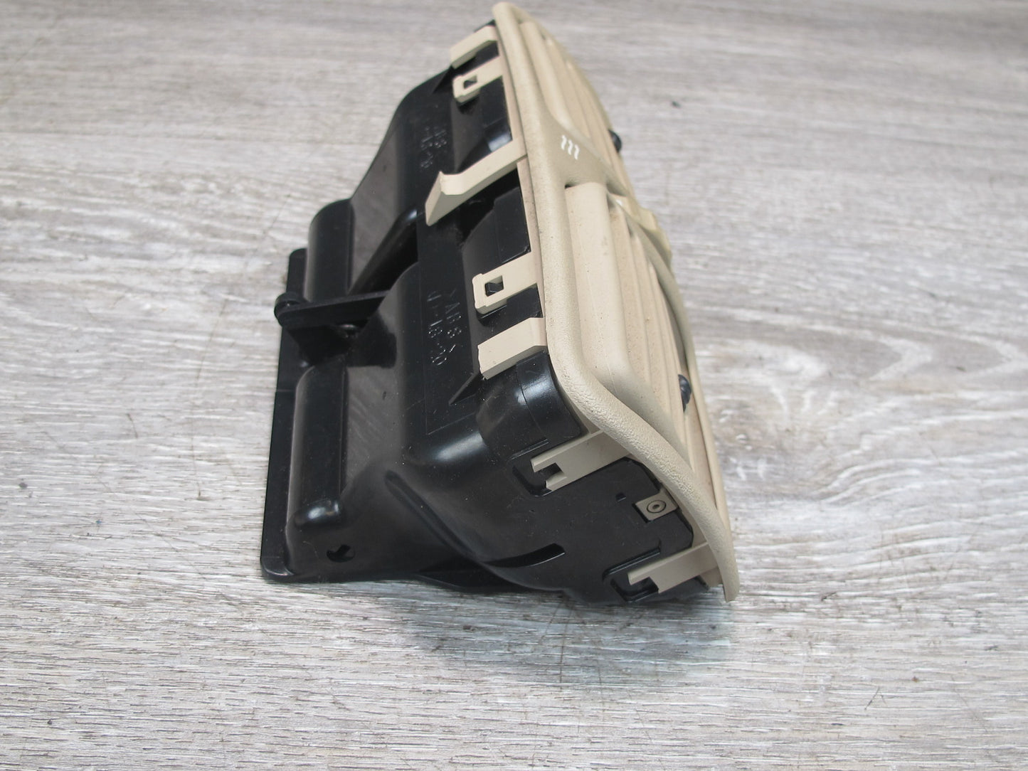 95-97 Lexus UCF20L LS400 Rear Center Console Air Vent 58860-50020 OEM