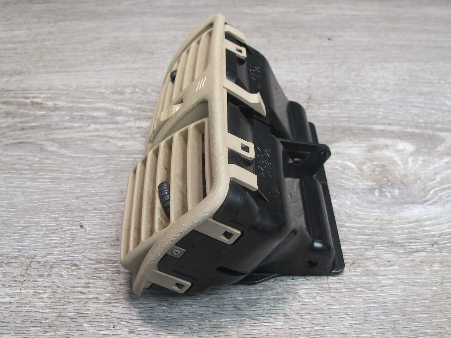 95-97 Lexus UCF20L LS400 Rear Center Console Air Vent 58860-50020 OEM