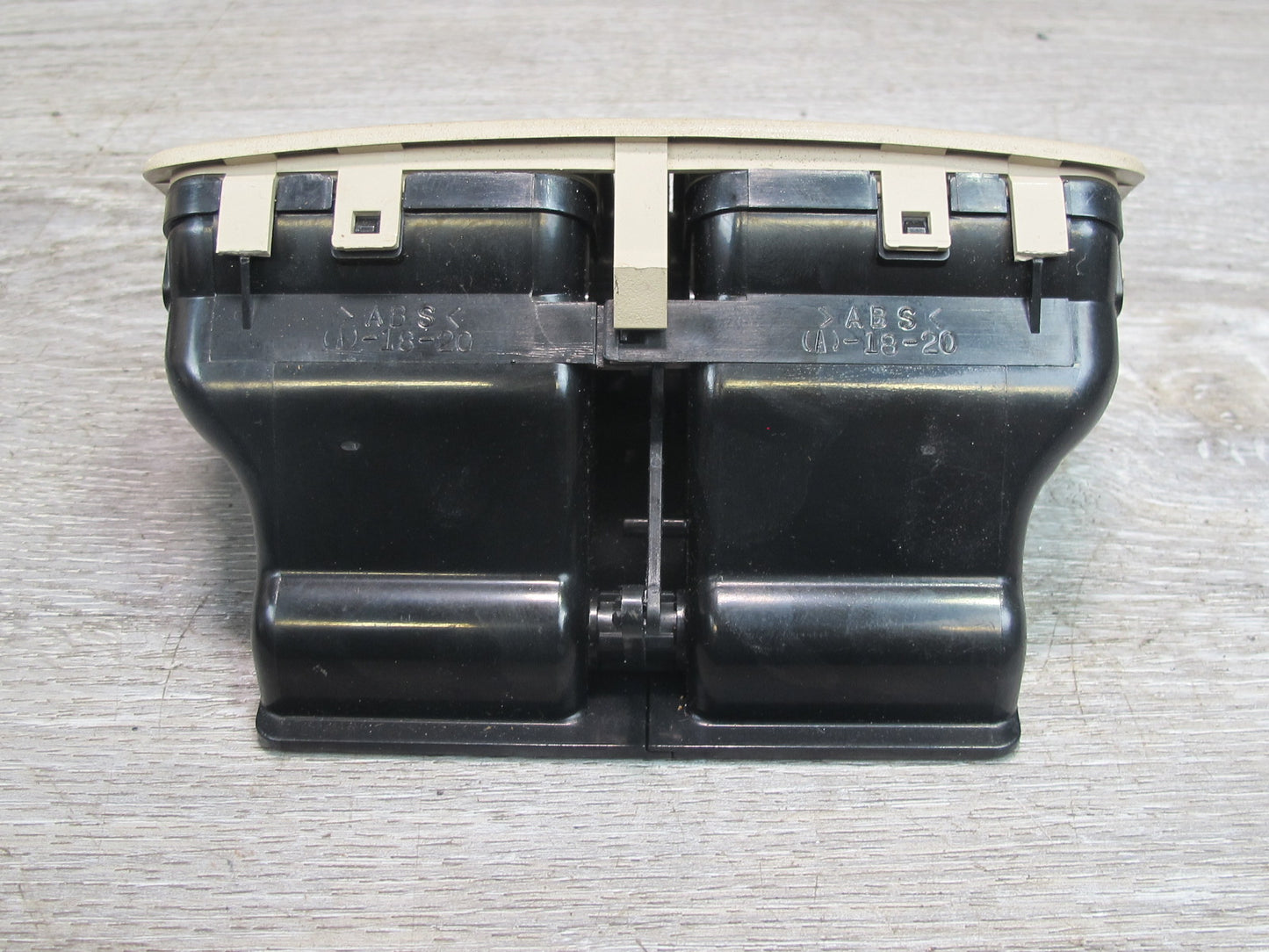 95-97 Lexus UCF20L LS400 Rear Center Console Air Vent 58860-50020 OEM