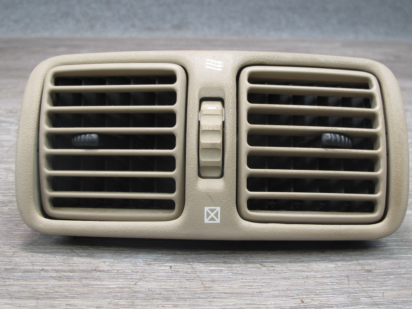 95-97 Lexus UCF20L LS400 Rear Center Console Air Vent 58860-50020 OEM