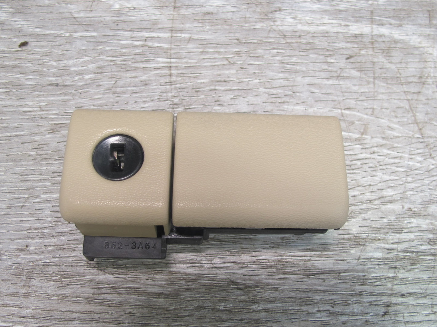 95-00 Lexus UCF20L LS400 Right Lower Glove Box Door Lock Handle Ivory OEM