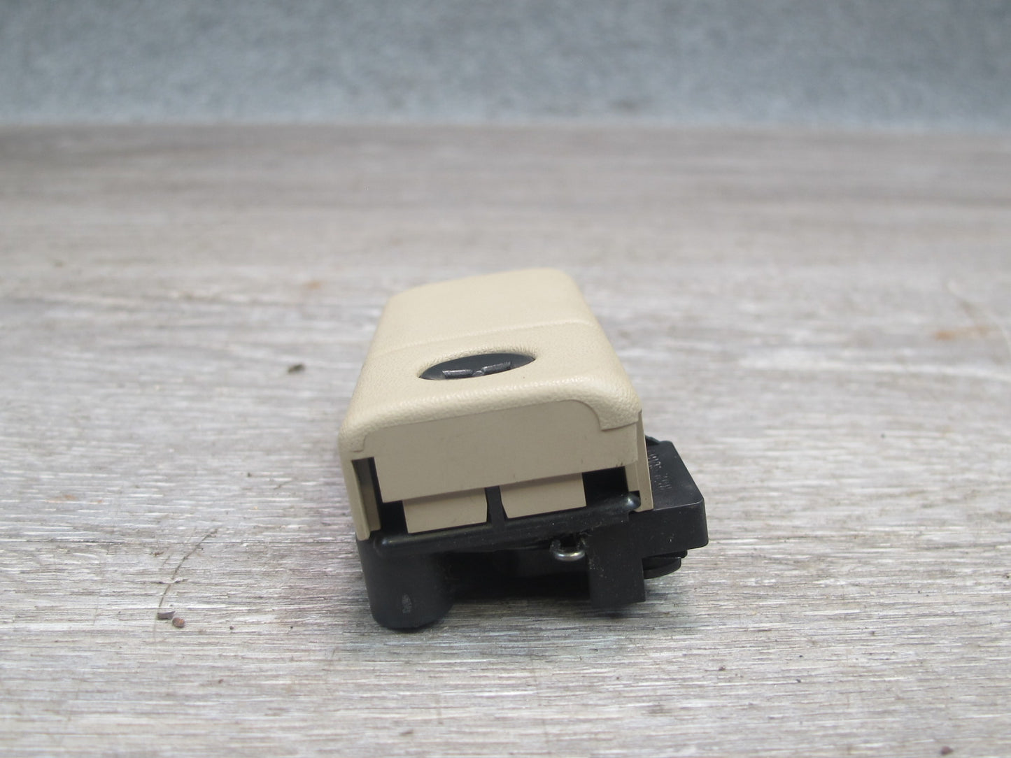 95-00 Lexus UCF20L LS400 Right Lower Glove Box Door Lock Handle Ivory OEM