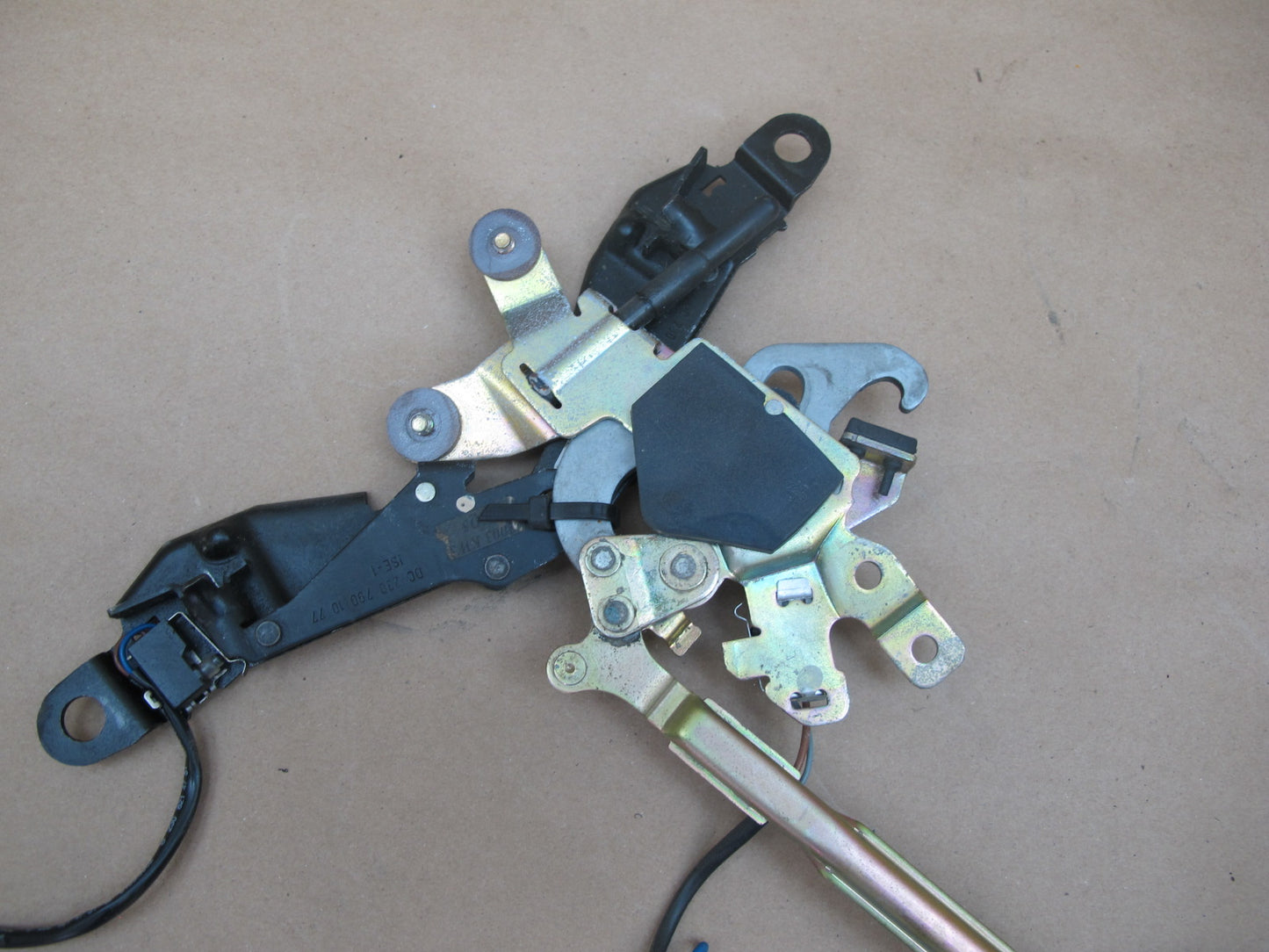 03-12 Mercedes R230 Convertible TOP Roof Lock Latch Assembly OEM