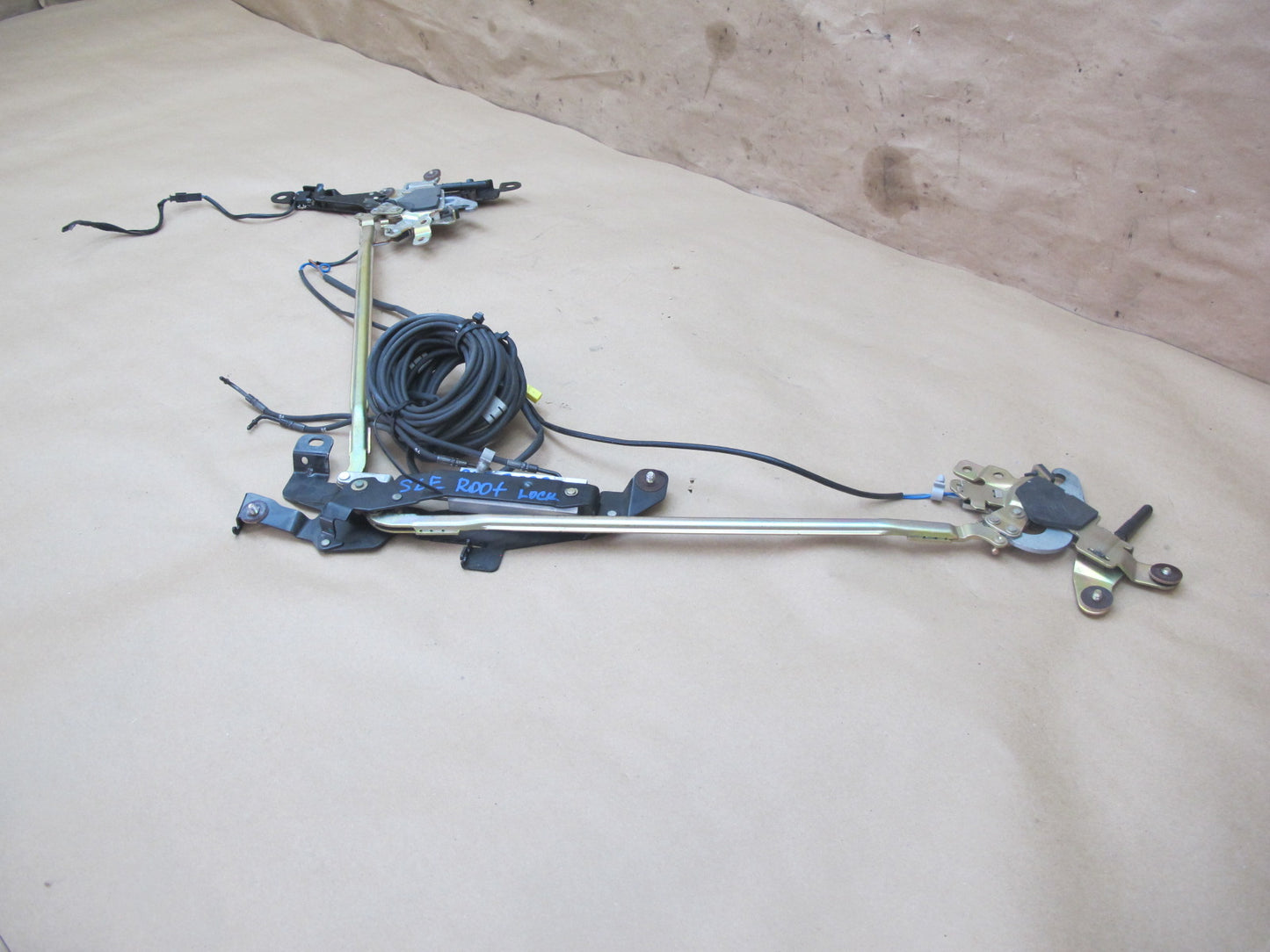 03-12 Mercedes R230 Convertible TOP Roof Lock Latch Assembly OEM