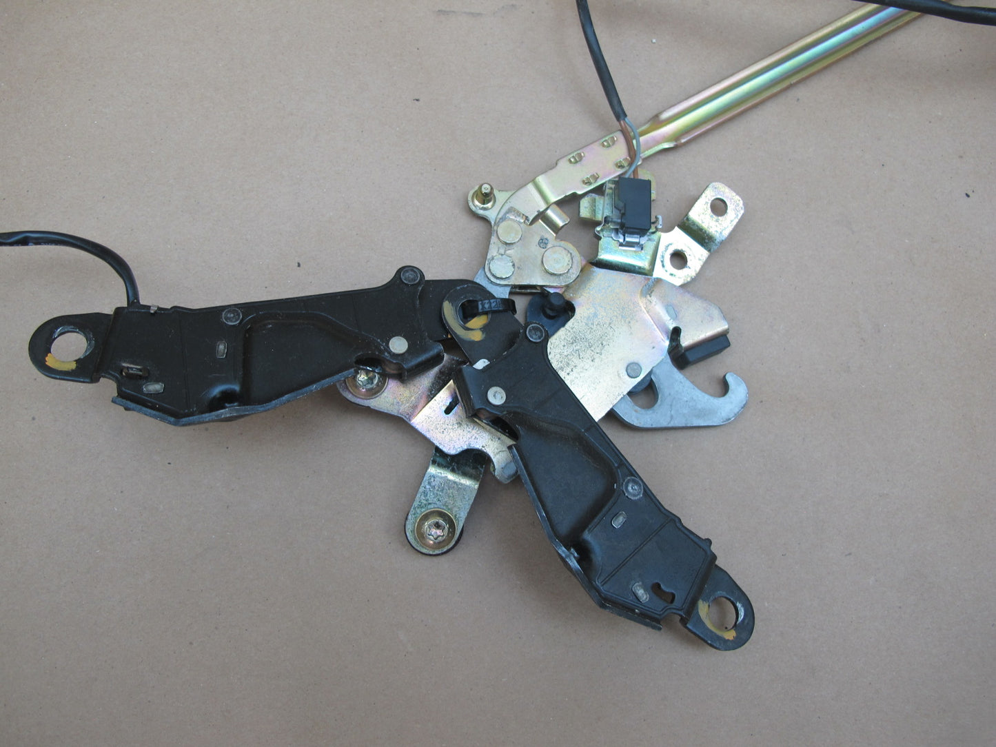 03-12 Mercedes R230 Convertible TOP Roof Lock Latch Assembly OEM