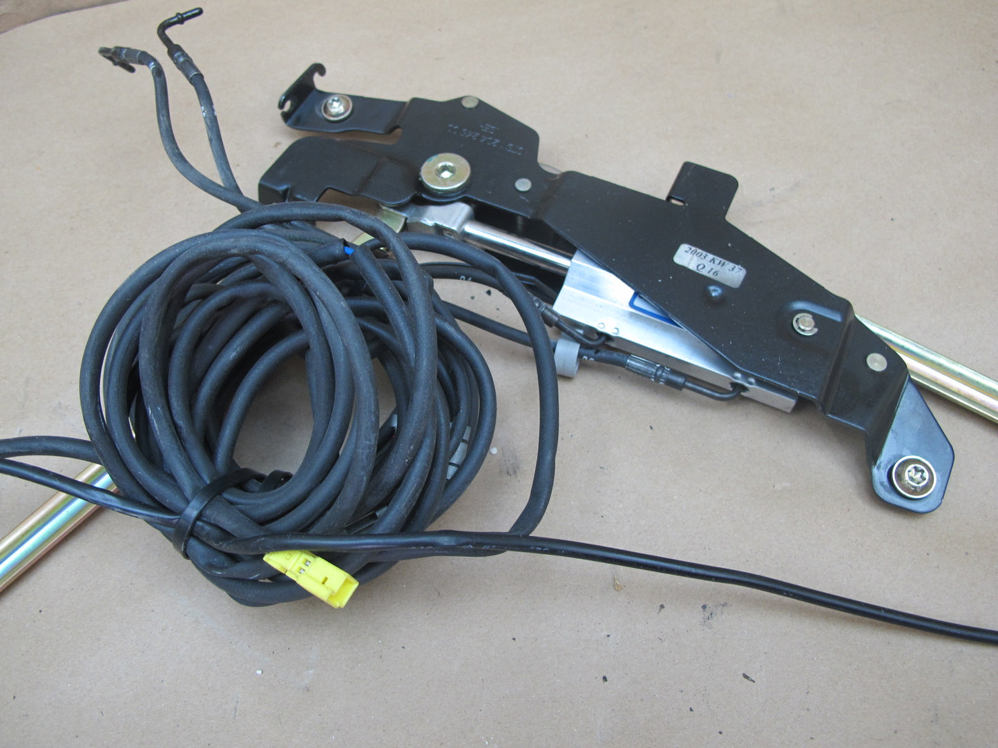 03-12 Mercedes R230 Convertible TOP Roof Lock Latch Assembly OEM