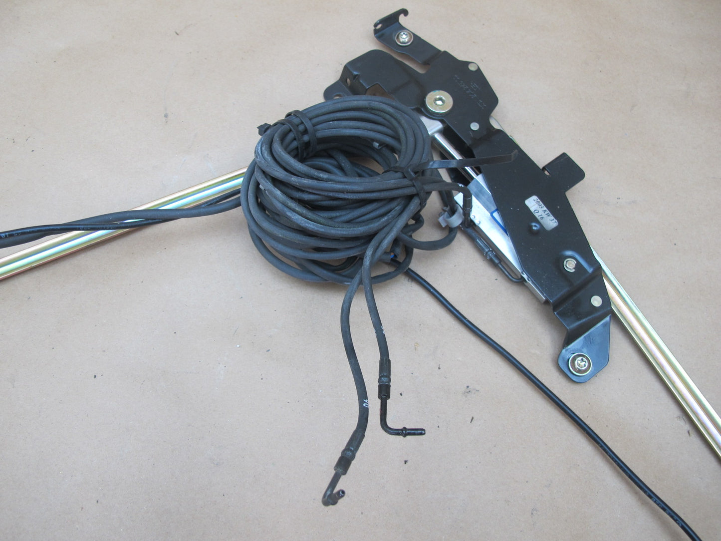 03-12 Mercedes R230 Convertible TOP Roof Lock Latch Assembly OEM