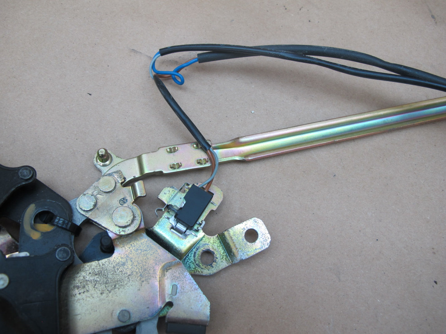 03-12 Mercedes R230 Convertible TOP Roof Lock Latch Assembly OEM