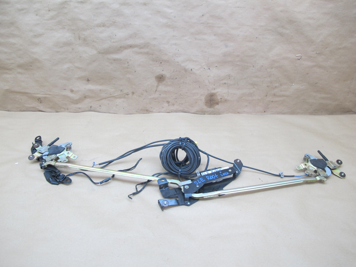 03-12 Mercedes R230 Convertible TOP Roof Lock Latch Assembly OEM