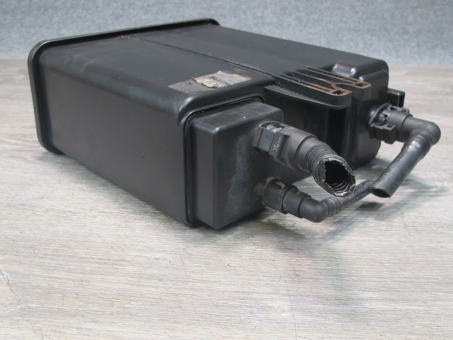 2004-2009 Hummer H2 Emission Fuel Vapor Evaporator Charcol Filter Canister