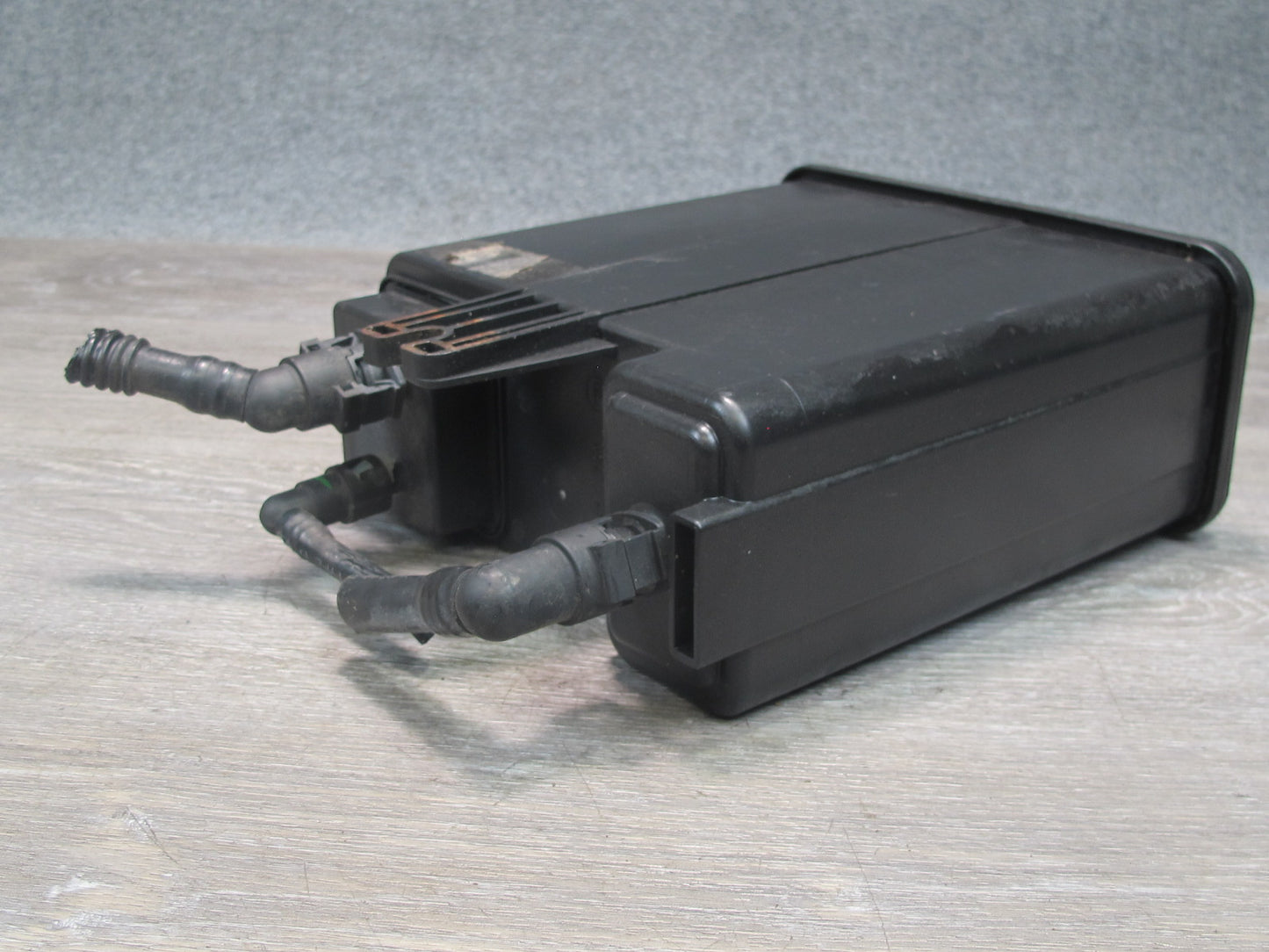 2004-2009 Hummer H2 Emission Fuel Vapor Evaporator Charcol Filter Canister