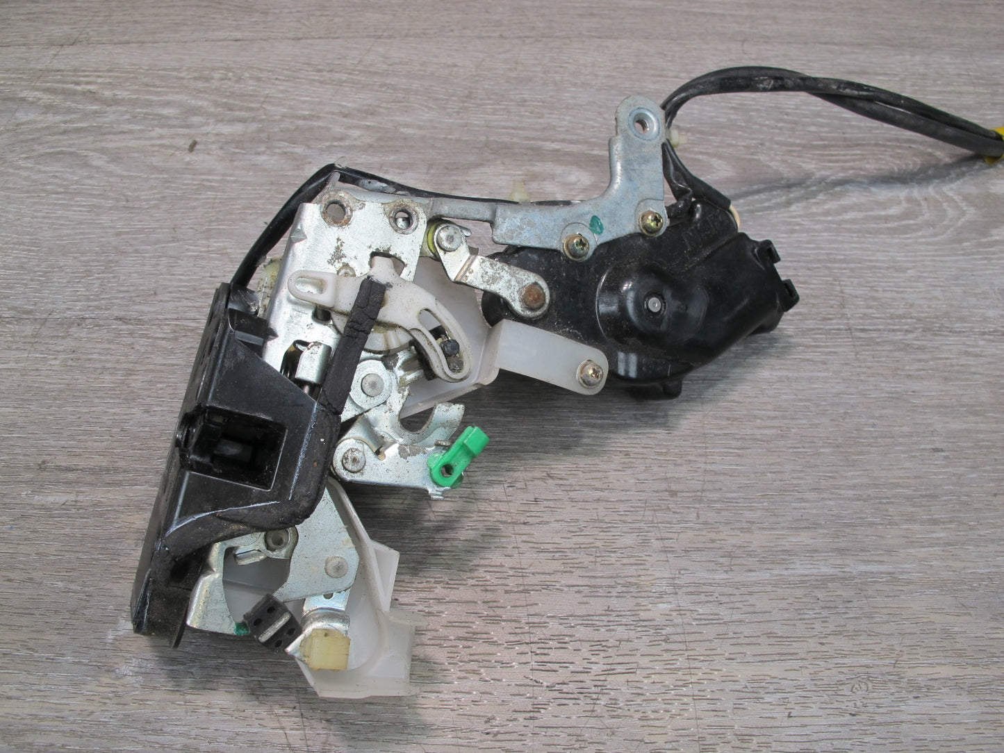 95-97 Lexus UCF20L LS400 Rear Right Pass Side Door Lock Latch Actuator OEM