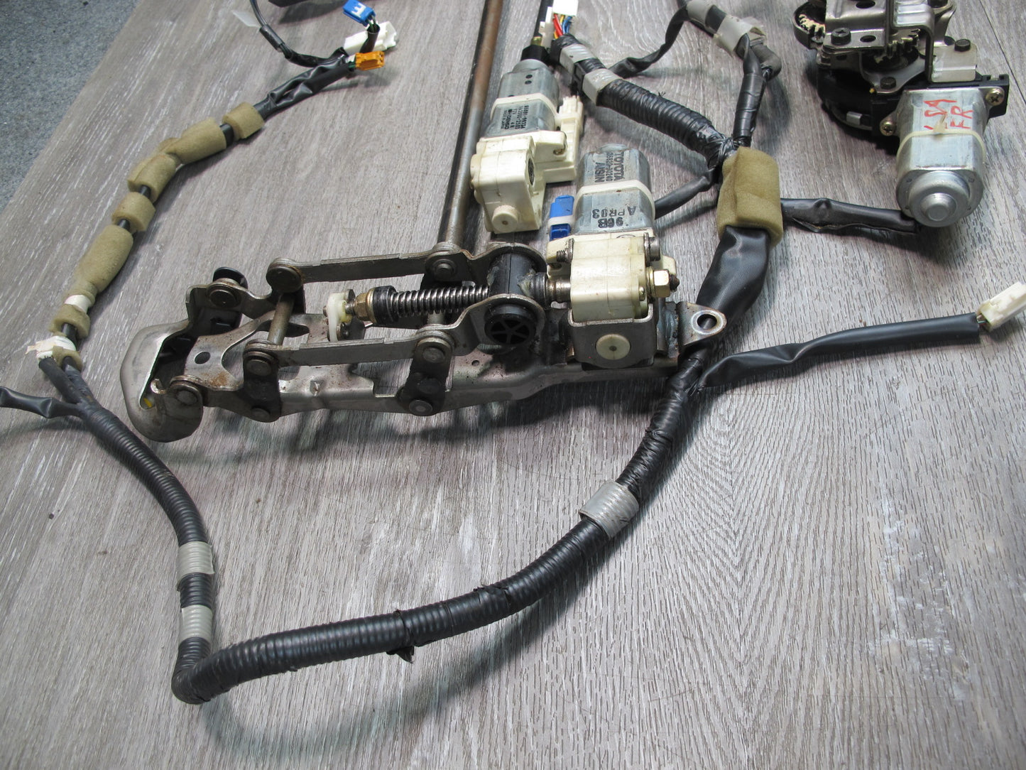 95-96 Lexus UCF20L LS400 Front Right Seat Adjuster w Motor Set OEM