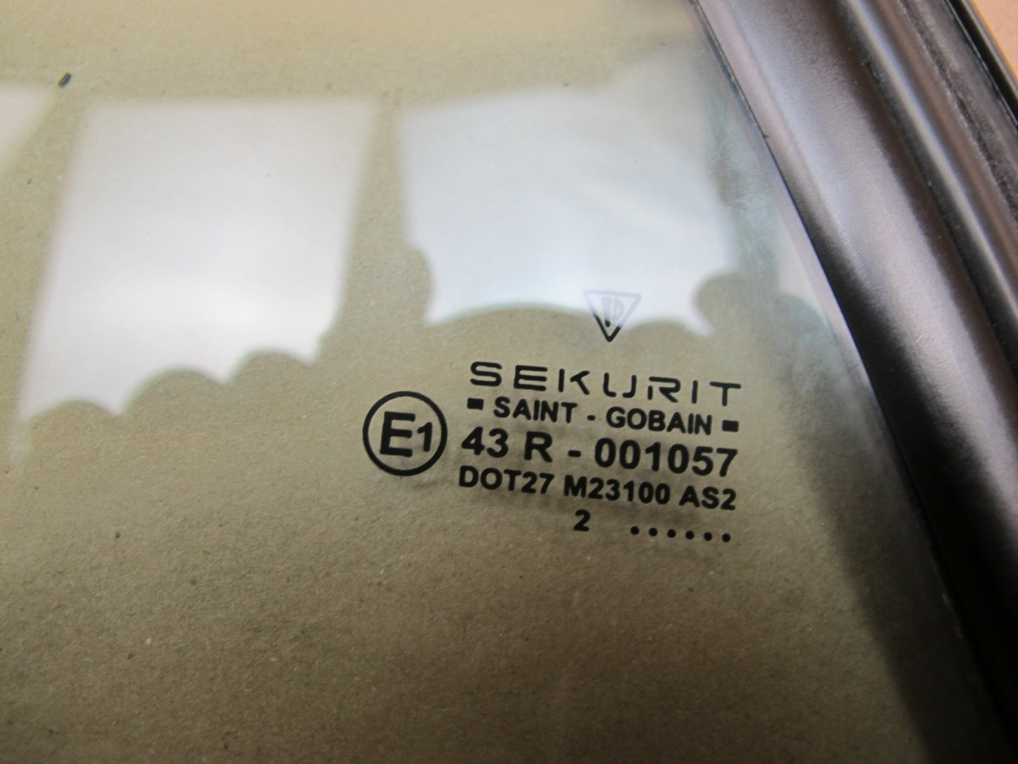 1999-2005 Porsche 911 996 Convertible Rear Right Pass Side Quarter Window Glass