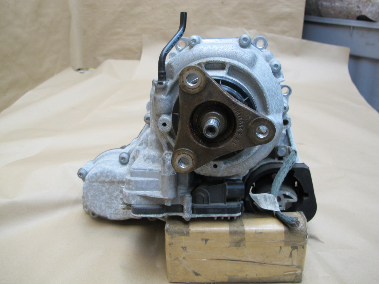12-15 BMW F10 528iX xdrive AWD ATC35L Transfer Case Box w Motor 8623347 OEM