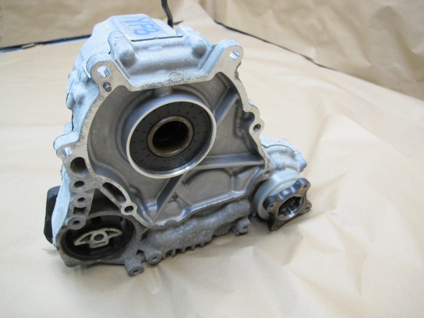 12-15 BMW F10 528iX xdrive AWD ATC35L Transfer Case Box w Motor 8623347 OEM