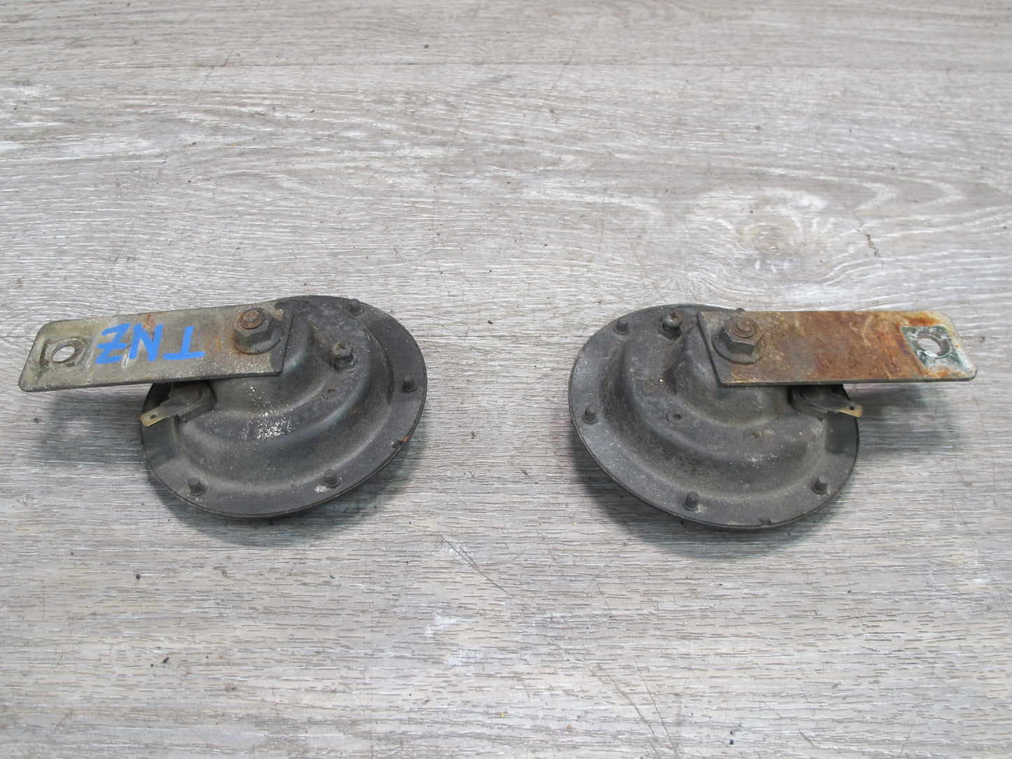 79-83 Datsun Nissan 280ZX S130 High & Low Tone Note Pitch Horn Signal Set OEM