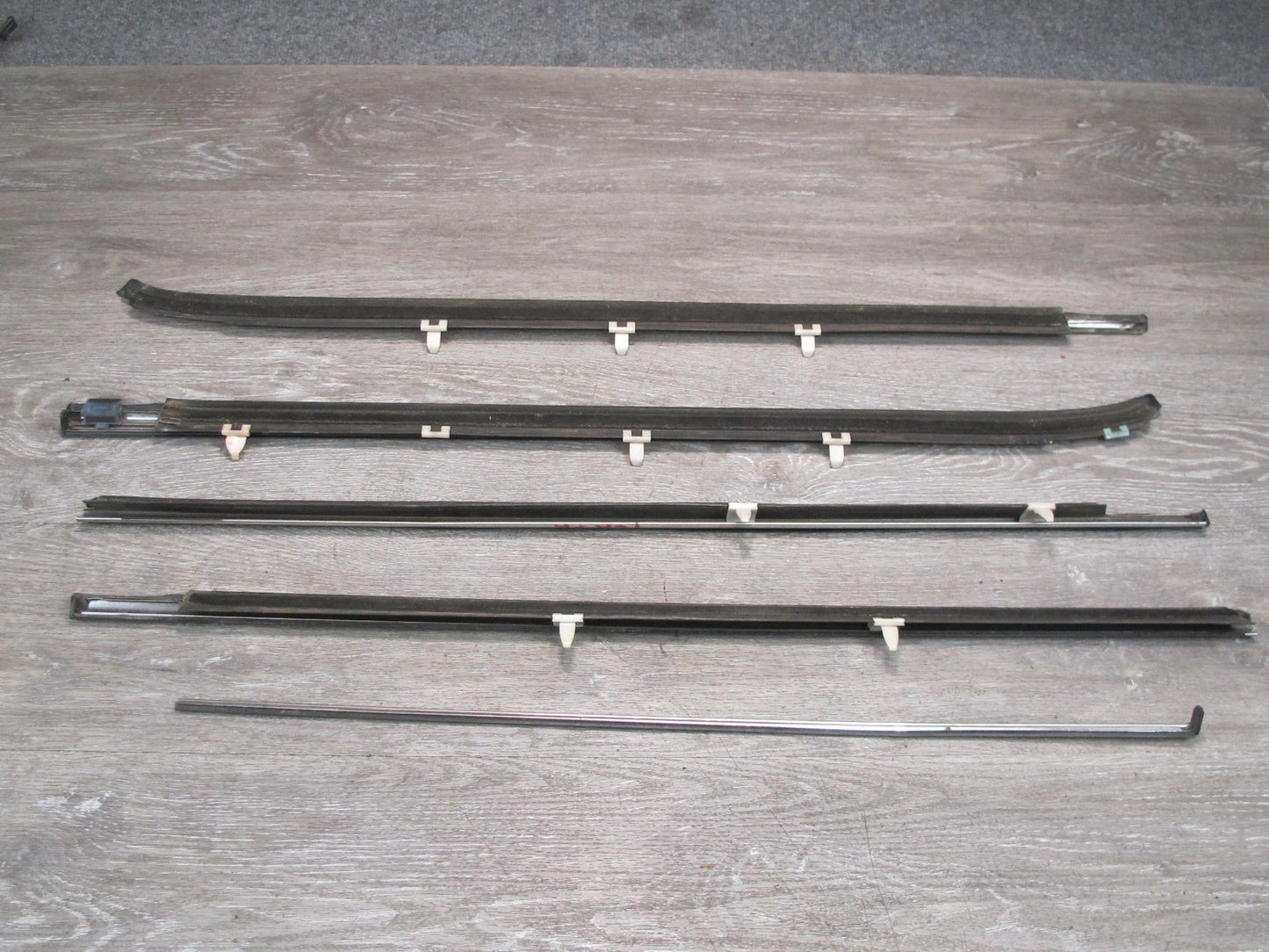 92-96 Toyota Cresta MARK2 JZX90 Door Window Chrome Weatherstrip Molding Set