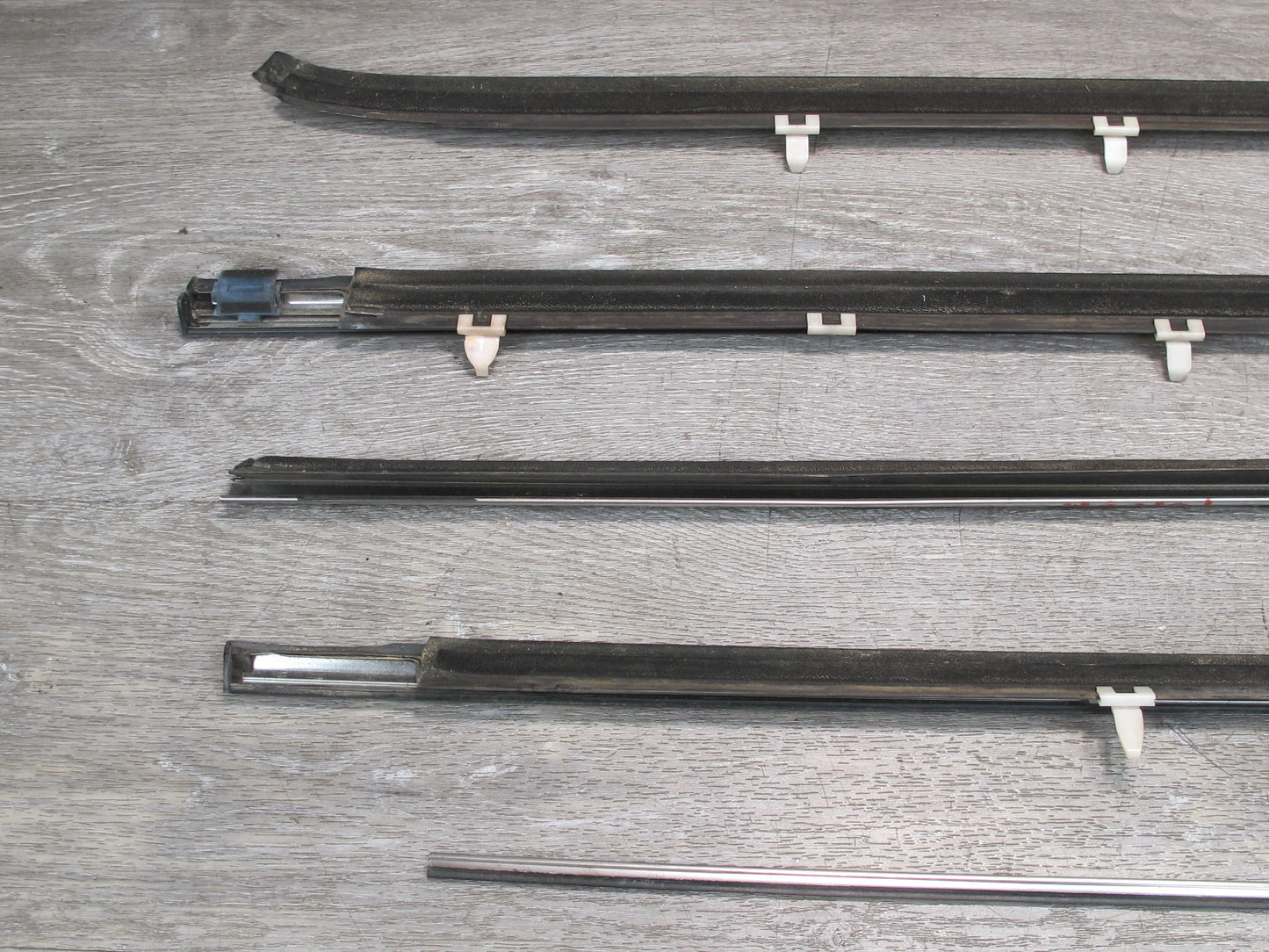 92-96 Toyota Cresta MARK2 JZX90 Door Window Chrome Weatherstrip Molding Set
