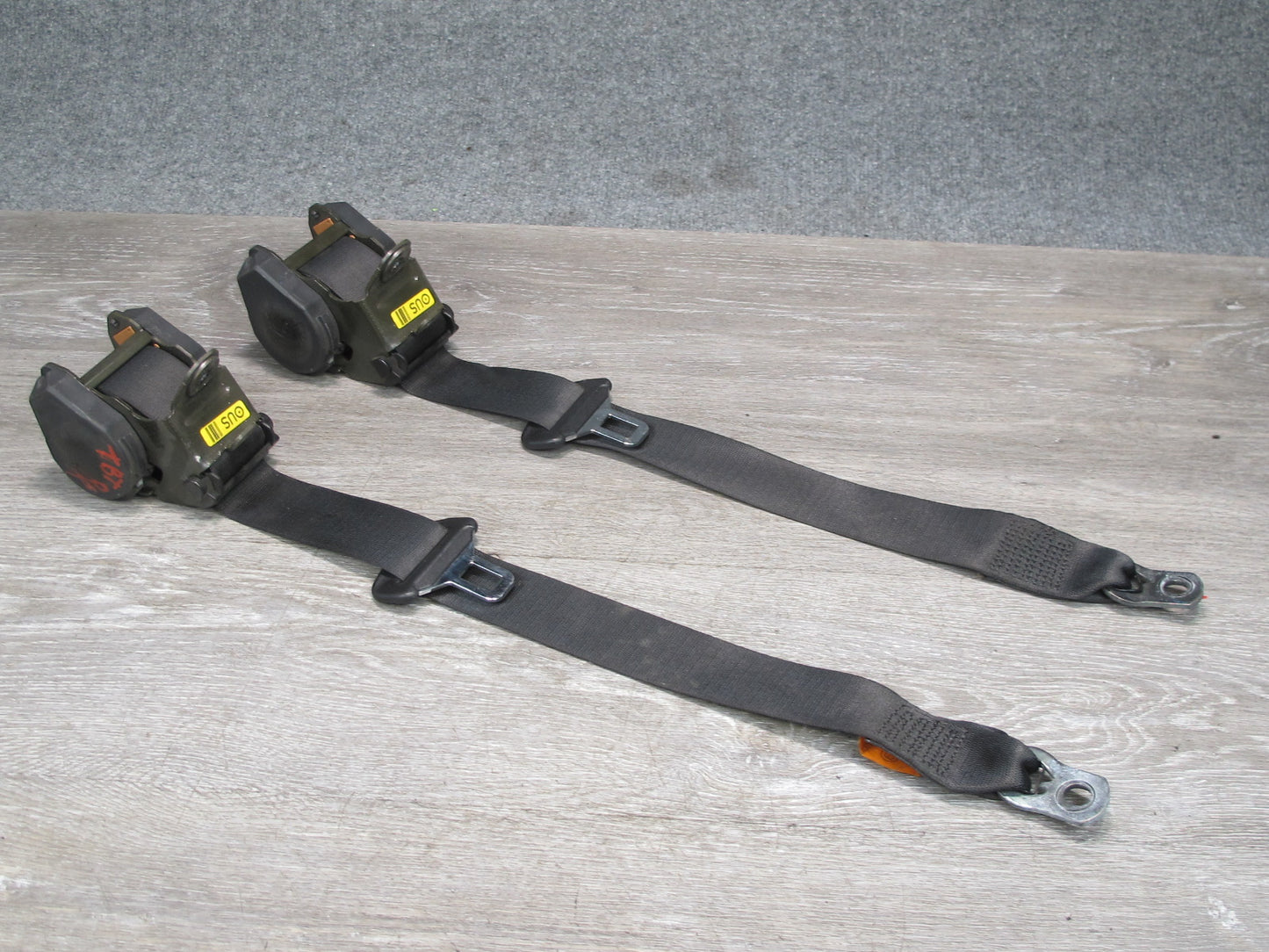 01-06 BMW E46 CONVERTIBLE REAR RIGHT & LEFT SIDE SEATBELT RETRACTOR SET OEM
