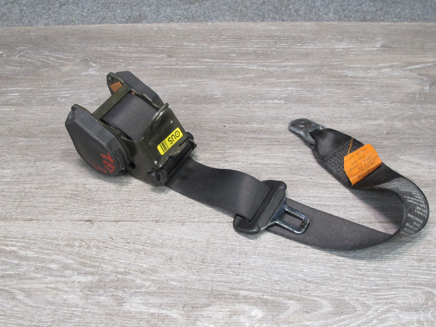 01-06 BMW E46 CONVERTIBLE REAR RIGHT & LEFT SIDE SEATBELT RETRACTOR SET OEM