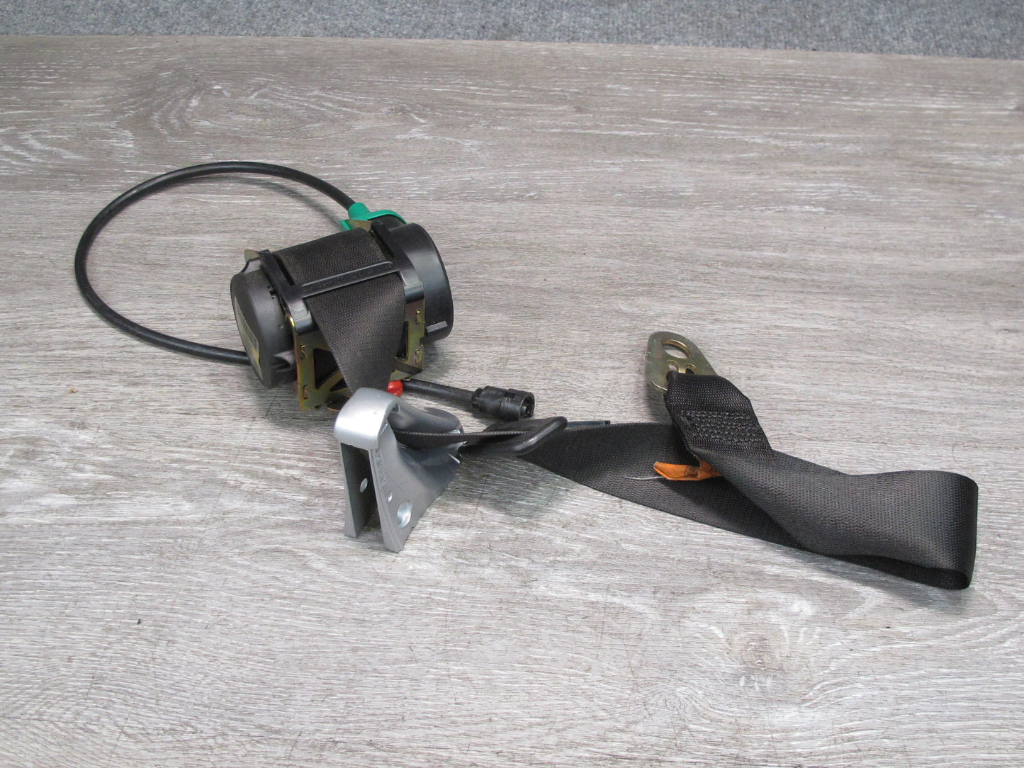 01-06 BMW E46 CONVERTIBLE FRONT RIGHT & LEFT SIDE SEATBELT RETRACTOR SET OEM
